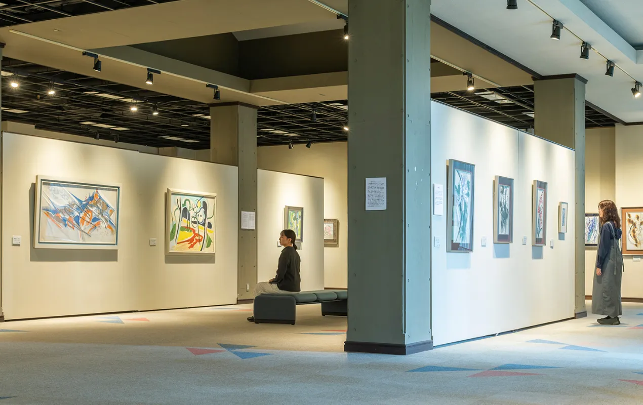 荒井記念美術館の館内